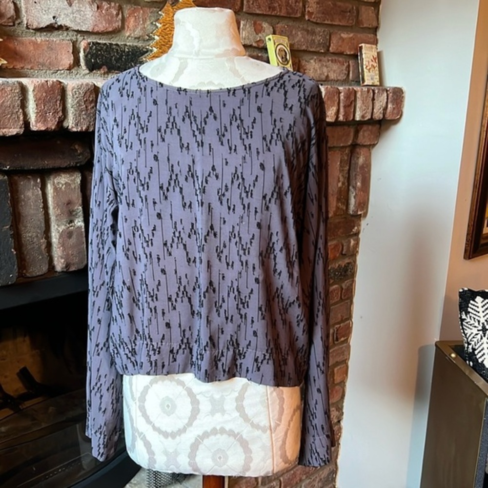 ***PRELOVED*** Bella Dahl Lavender‎ and Black Accent Blouse with ribbon tie back
